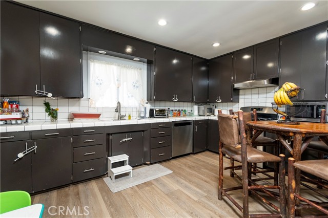 Detail Gallery Image 12 of 62 For 16040 Parthenia, North Hills,  CA 91343 - 2 Beds | 1/1 Baths