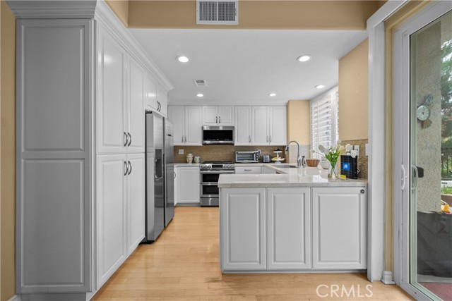 Detail Gallery Image 9 of 29 For 22371 Mission Cir, Chatsworth,  CA 91311 - 3 Beds | 2/1 Baths