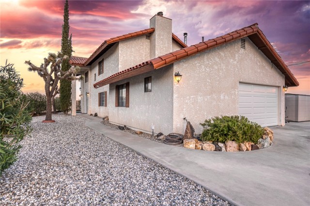 Detail Gallery Image 7 of 75 For 6107 Mandarin Rd, Yucca Valley,  CA 92284 - 3 Beds | 3/1 Baths