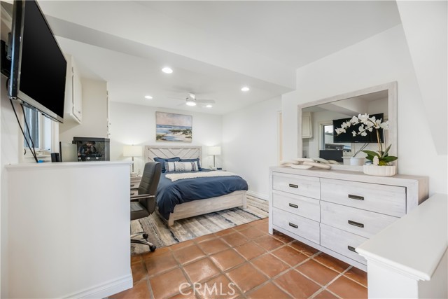 Detail Gallery Image 25 of 43 For 32061 Coast Hwy, Laguna Beach,  CA 92651 - 4 Beds | 4/2 Baths