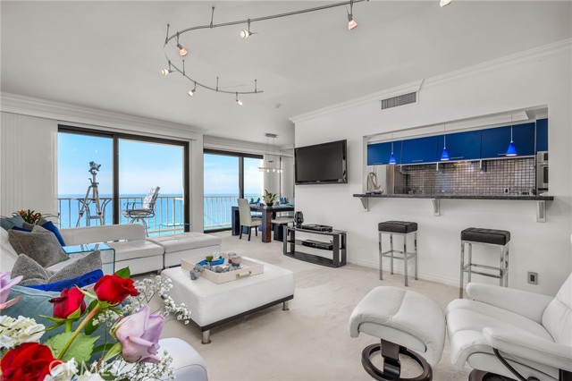 727 Esplanade, Redondo Beach, California 90277, 2 Bedrooms Bedrooms, ,Residential,For Sale,Esplanade,PV25024272