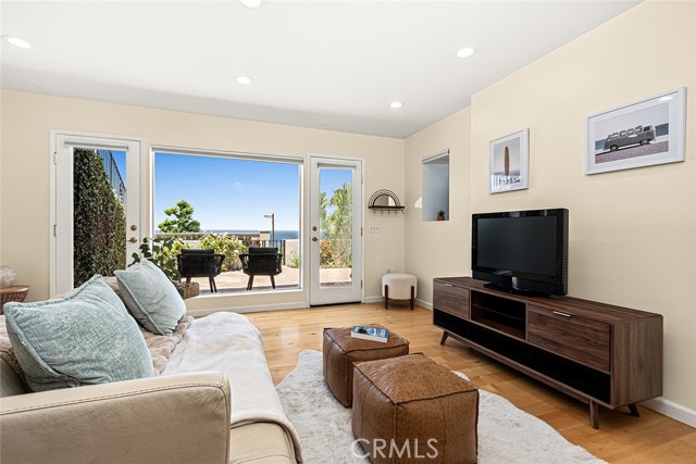 556 Via Media, Palos Verdes Estates CA: https://media.crmls.org/medias/0ea7f862-5ff2-4c7a-a75a-8475491772e7.jpg