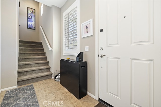 384 Ruby Red Lane, Upland CA: https://media.crmls.org/medias/0ea8a87b-f9d5-4965-8615-b9406541cada.jpg