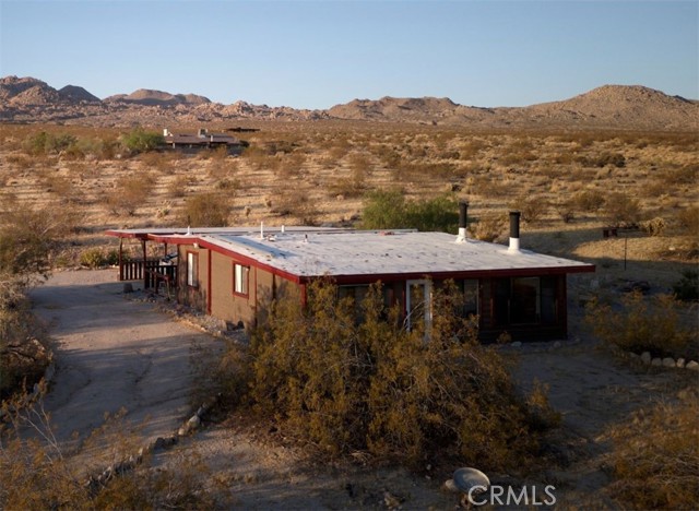 Detail Gallery Image 5 of 21 For 7012 Cascade Rd, Joshua Tree,  CA 92252 - 2 Beds | 1/1 Baths