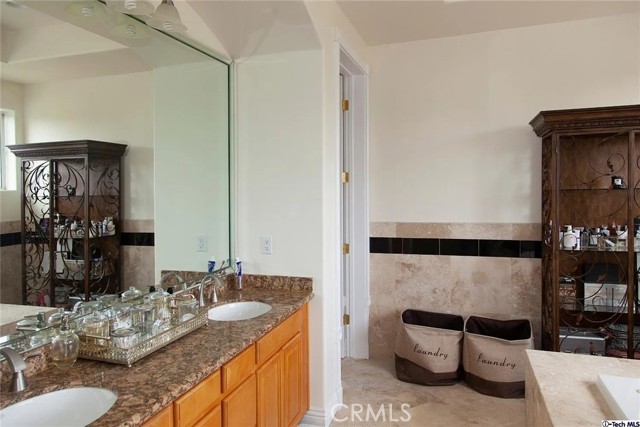 Detail Gallery Image 23 of 35 For 10062 Valley Circle Bld, Chatsworth,  CA 91311 - 7 Beds | 5 Baths