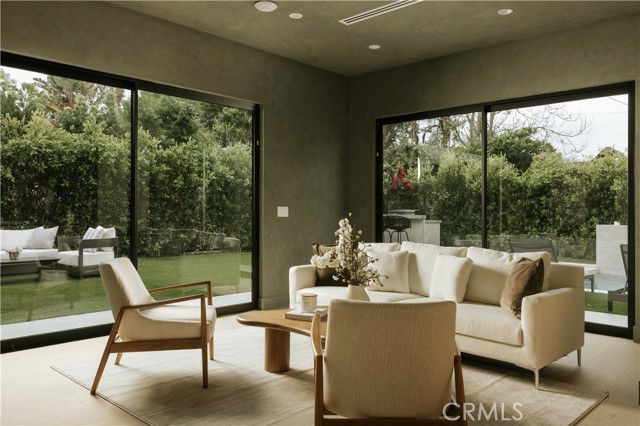 6 Bed Home for Sale in Sherman Oaks, California