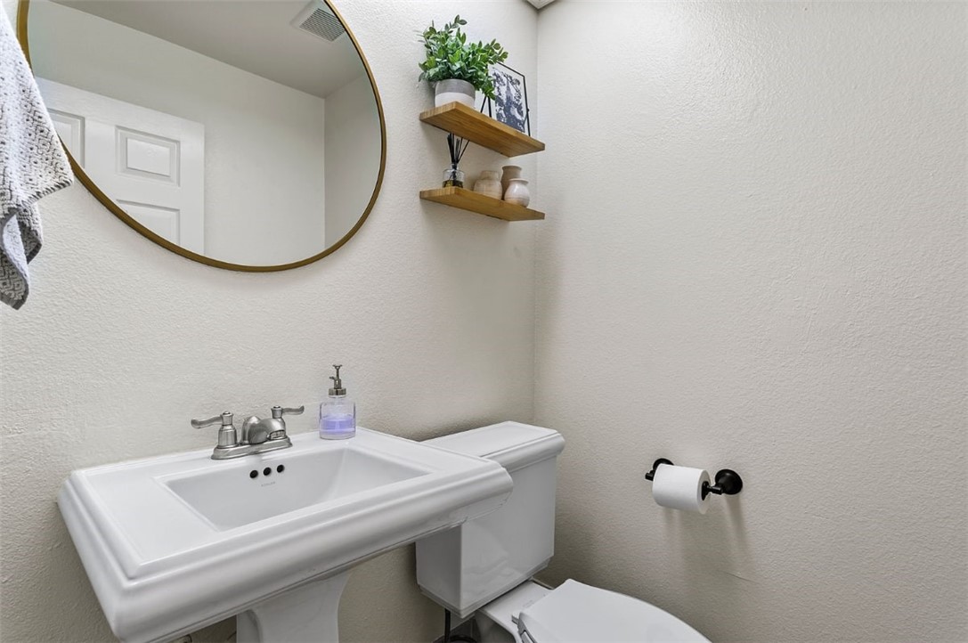 Detail Gallery Image 15 of 22 For 14351 Magnolia Bld #4,  Sherman Oaks,  CA 91423 - 2 Beds | 3 Baths