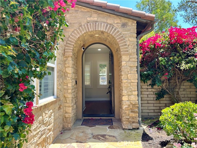 50 Winding Way, Irvine CA: https://media.crmls.org/medias/0eab72bb-4ec6-46cc-9250-5b1ac54dde80.jpg