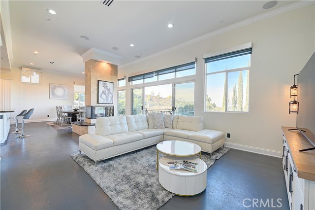 Detail Gallery Image 4 of 44 For 3952 Oakfield Dr, Sherman Oaks,  CA 91423 - 5 Beds | 4/1 Baths