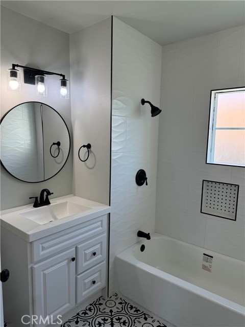 Detail Gallery Image 6 of 11 For 201 E Platt St, Long Beach,  CA 90805 - 3 Beds | 1 Baths