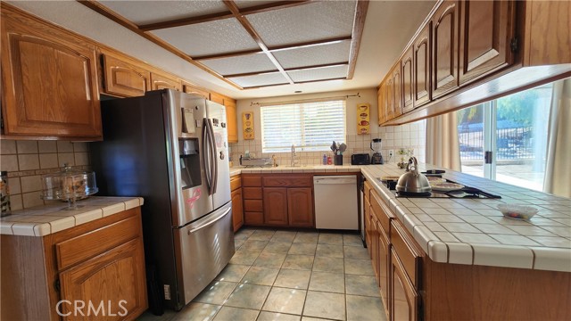 Detail Gallery Image 13 of 60 For 23729 Citrus Ave, Perris,  CA 92570 - 4 Beds | 3 Baths