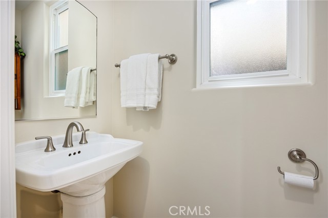 Detail Gallery Image 18 of 42 For 209 Chicago Ave, Huntington Beach,  CA 92648 - 3 Beds | 3/2 Baths