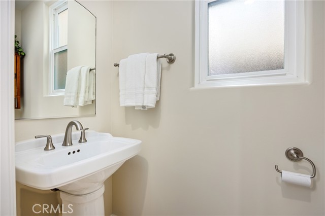 Detail Gallery Image 18 of 42 For 209 Chicago Ave, Huntington Beach,  CA 92648 - 3 Beds | 3/2 Baths