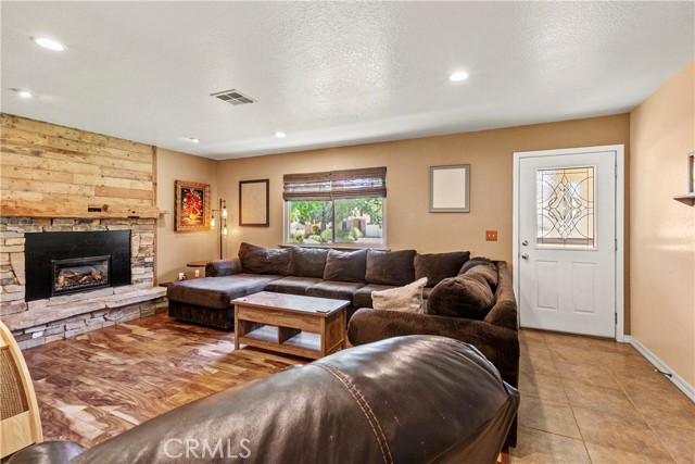 1734 Hogan Place, Paso Robles CA: https://media.crmls.org/medias/0ead7c3e-00a8-4272-9722-0675374b98b5.jpg