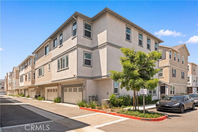 1042 N Anaheim Blvd, Anaheim CA: https://media.crmls.org/medias/0ead80fa-a657-4d98-97d2-f9846d246e89.jpg