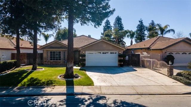 Detail Gallery Image 1 of 40 For 9909 Mona Lisa Ln, Bakersfield,  CA 93312 - 3 Beds | 2 Baths