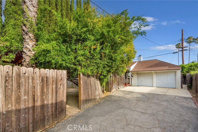 14525 Weddington Street photo 3