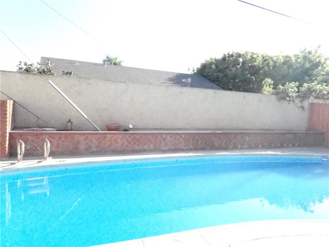 Detail Gallery Image 13 of 16 For 2674 W Sereno Pl, Anaheim,  CA 92804 - 5 Beds | 3/1 Baths