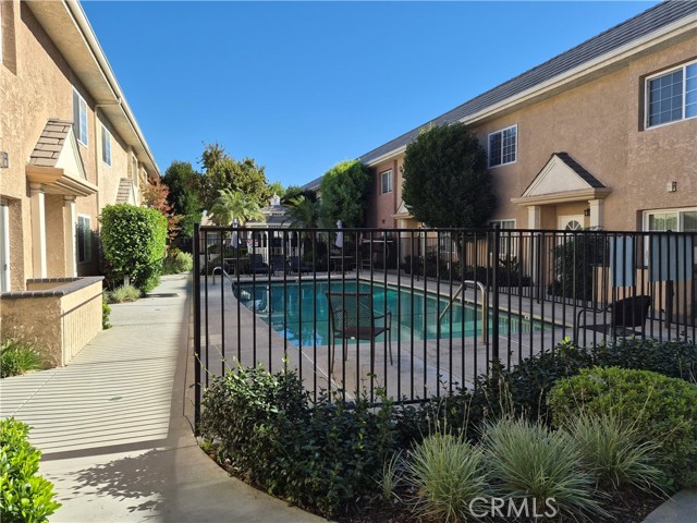 Detail Gallery Image 8 of 33 For 7615 Glade Ave #115,  Canoga Park,  CA 91304 - 3 Beds | 2/1 Baths
