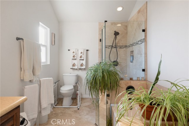 5266 Bluff Street, Norco CA: https://media.crmls.org/medias/0eafd21e-39b1-417d-ae2c-64adf5cbda86.jpg