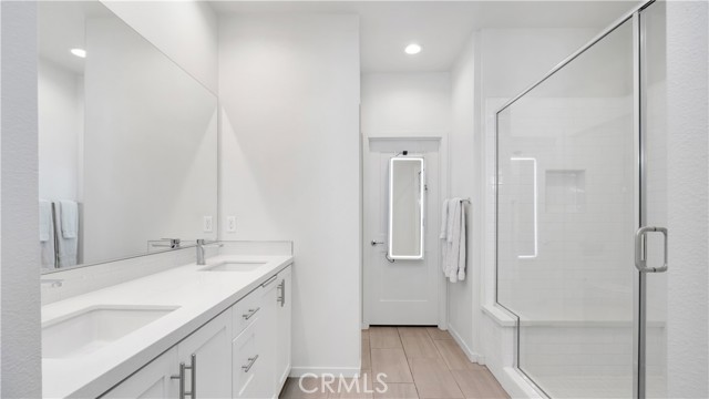 125 Allusion, Irvine CA: https://media.crmls.org/medias/0eb06245-f346-41ed-b0cc-70a52e491d62.jpg