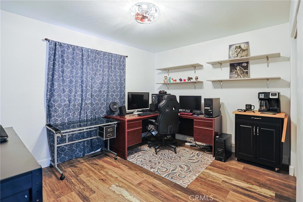 https://media.crmls.org/medias/0eb06ae3-5ed4-4662-b5ec-22f1c593d059.jpg?preset=X-Large