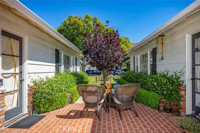 4135 Warner Boulevard, Burbank CA: https://media.crmls.org/medias/0eb0f56b-dfb1-4677-8eb0-12d0a0dcf4ee.jpg