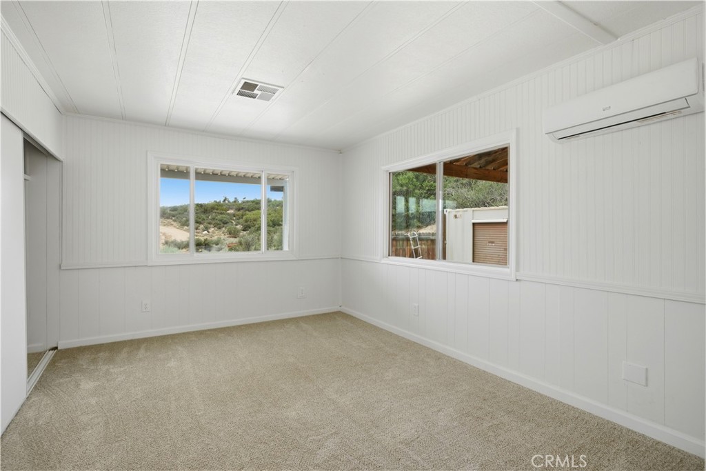 https://media.crmls.org/medias/0eb15ad1-b671-43e7-8f78-67b08460729b.jpg?preset=X-Large