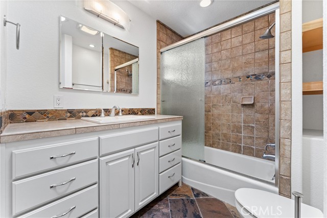 12172 Woodlawn Avenue, North Tustin CA: https://media.crmls.org/medias/0eb17ff2-e92d-4f24-8142-08a2fb65bebe.jpg
