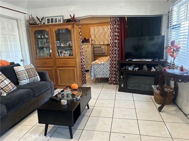 Detail Gallery Image 10 of 44 For 222 W 87th, Los Angeles,  CA 90003 - 3 Beds | 1 Baths