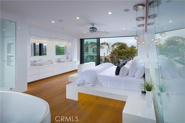 604 Acacia Avenue, Corona del Mar CA: https://media.crmls.org/medias/0eb239d9-ef4d-476b-ba37-6ca8f8a70519.jpg