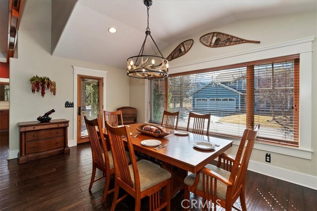 Detail Gallery Image 16 of 50 For 41922 Centre Ct, Big Bear Lake,  CA 92315 - 3 Beds | 3/1 Baths