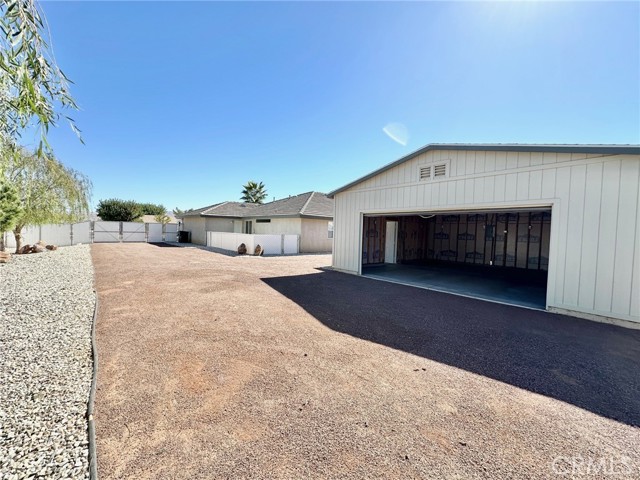 Detail Gallery Image 7 of 41 For 15480 Erie Rd, Apple Valley,  CA 92307 - 4 Beds | 3 Baths