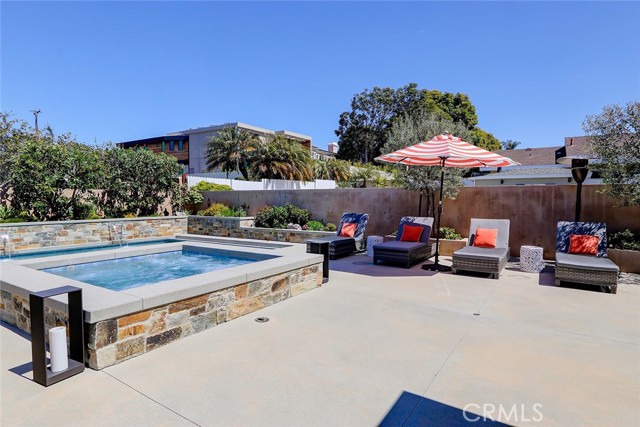1833 8th Street, Manhattan Beach CA: https://media.crmls.org/medias/0eb5485a-a1e8-4a11-b50d-e32424ef3b24.jpg