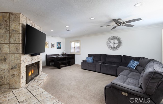 262 S La Linda Drive, Orange CA: https://media.crmls.org/medias/0eb6bc0b-9b08-4bc1-ba50-c027ee53671a.jpg