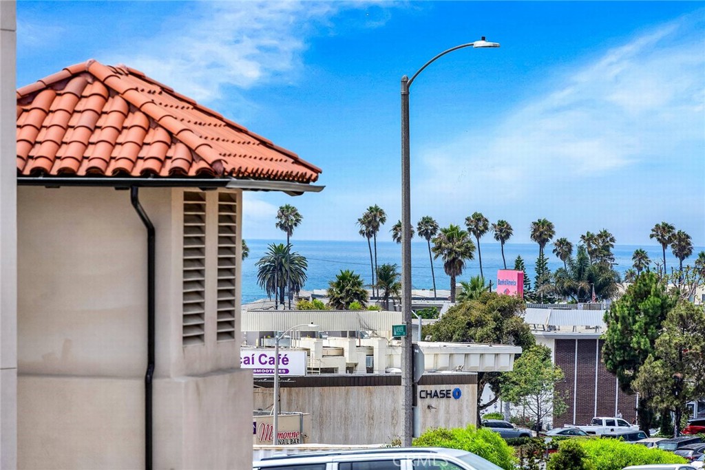 https://media.crmls.org/medias/0eb6c6d0-a6c5-4221-9e02-18a3c0763b24.jpg?preset=X-Large