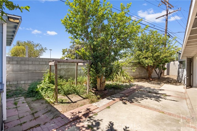 1838 S Artesia Street, Santa Ana CA: https://media.crmls.org/medias/0eb7187a-f2f2-4ab9-b664-b2cd8ae9c64e.jpg