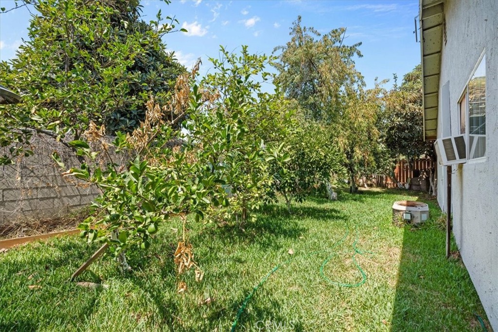 https://media.crmls.org/medias/0eb77647-3714-4984-a5ee-0597e6140bc3.jpg?preset=X-Large
