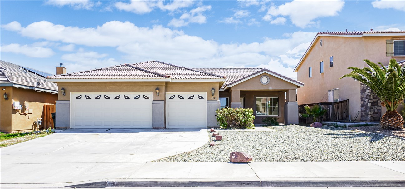 Detail Gallery Image 1 of 20 For 13571 Dellwood Rd, Victorville,  CA 92392 - 3 Beds | 2 Baths
