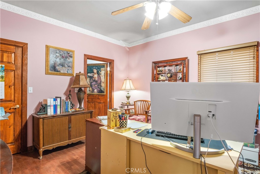 https://media.crmls.org/medias/0eb89fa6-9724-43fd-b114-735dae62784f.jpg?preset=X-Large