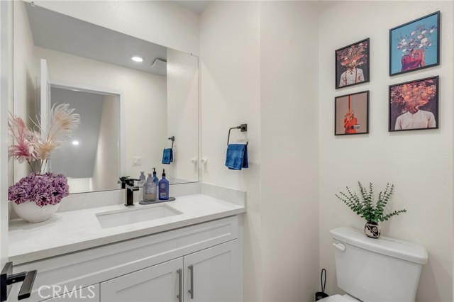 Detail Gallery Image 7 of 47 For 11753 Florence Ave #5,  Santa Fe Springs,  CA 90670 - 2 Beds | 3 Baths
