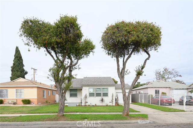 1211 Arbutus Street, Compton, California 90220, 2 Bedrooms Bedrooms, ,1 BathroomBathrooms,Single Family Residence,For Sale,Arbutus,DW25037489