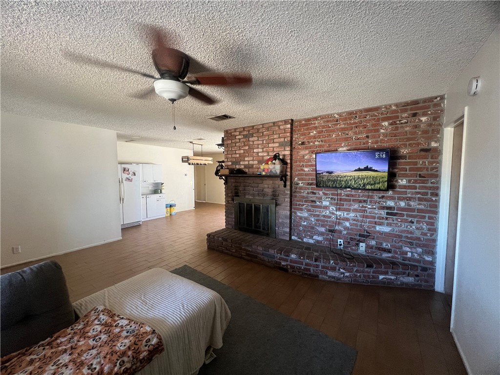 Detail Gallery Image 4 of 24 For 940 Cactus Ct, Barstow,  CA 92311 - 3 Beds | 2 Baths