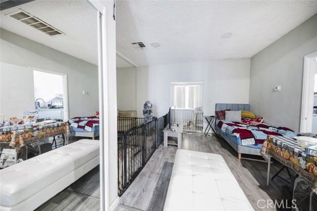 2006 E Foothill Boulevard, Pasadena CA: https://media.crmls.org/medias/0eb9f01e-38fc-43c1-945c-1bb0ec23f90d.jpg