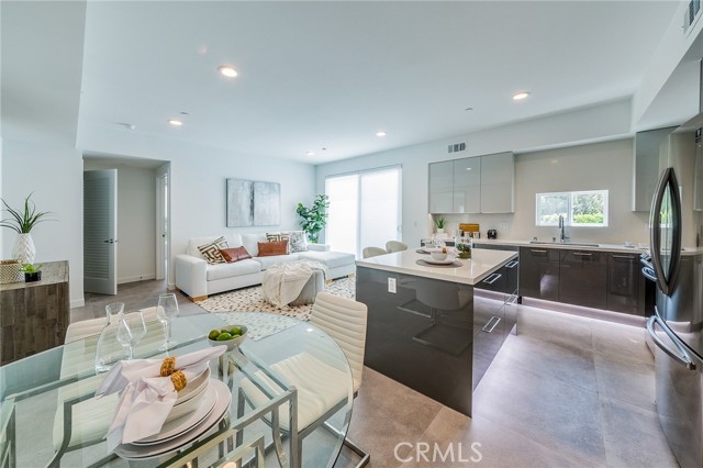 Detail Gallery Image 5 of 19 For 214 Westmoreland #6,  Los Angeles,  CA 90004 - 3 Beds | 2 Baths