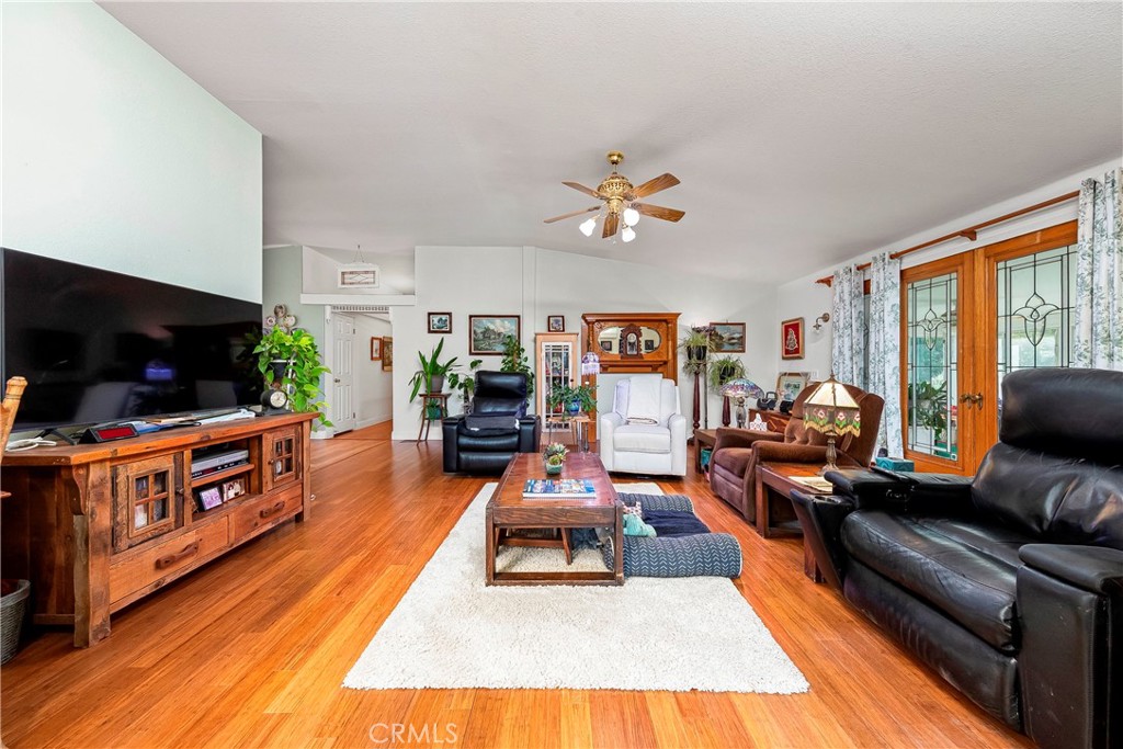 https://media.crmls.org/medias/0ebaf74a-c621-4fb8-bd01-0eb776cbc79b.jpg?preset=X-Large