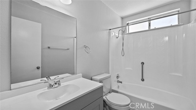 10060 Hillsborough Lane, Riverside CA: https://media.crmls.org/medias/0ebbad33-4d0d-44d2-9c4a-0fe57b26aa05.jpg