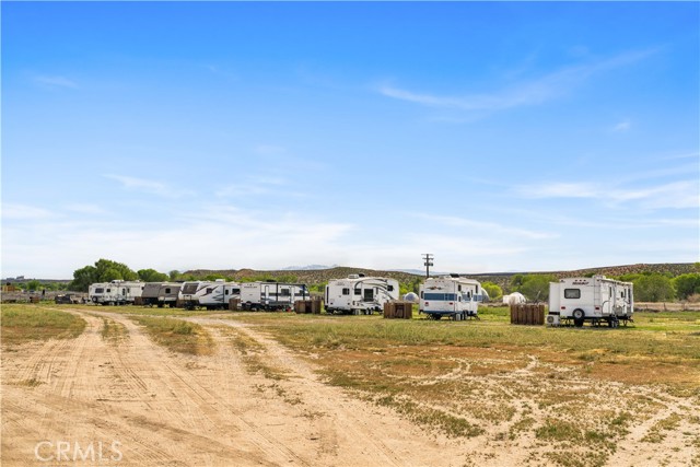 Detail Gallery Image 17 of 22 For 14433 Roy Rogers Ranch, Oro Grande,  CA 92368 - 6 Beds | 5 Baths