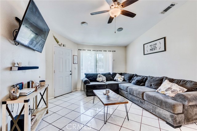 Detail Gallery Image 6 of 31 For 108 Oaktree Dr, Perris,  CA 92571 - 2 Beds | 2 Baths