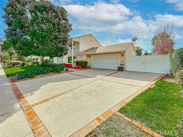 17512 Superior Street photo 2